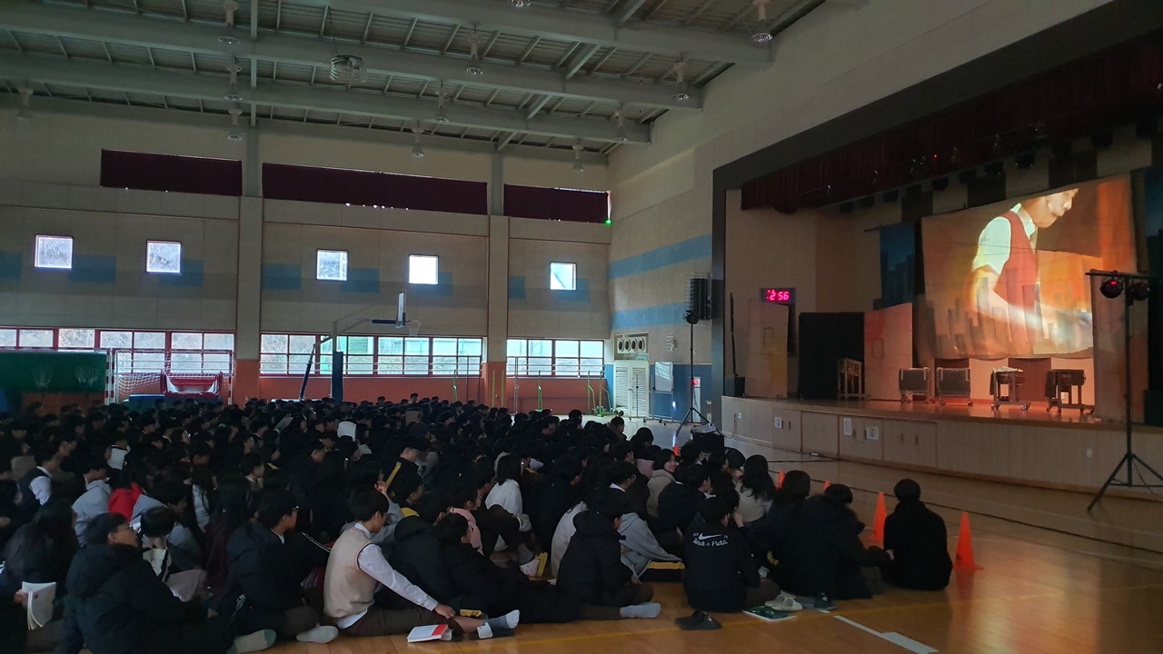 하트비트 수원 광교중 공연 (1).jpg