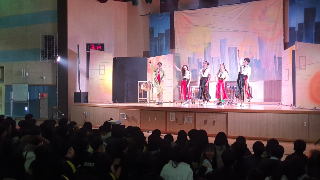 하트비트 수원 광교중 공연 (3).jpg