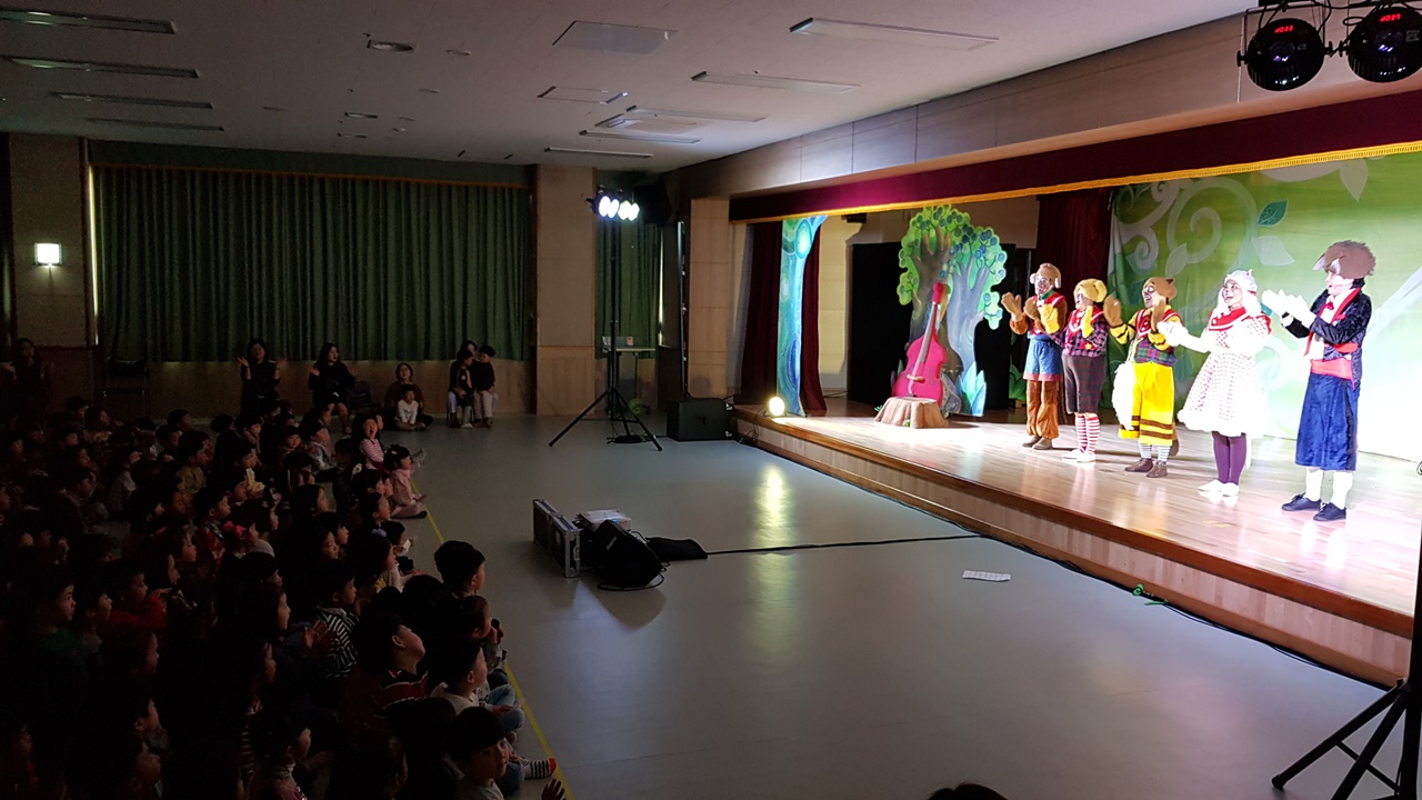 깃털피리 대구비슬유치원 공연 (1).jpg