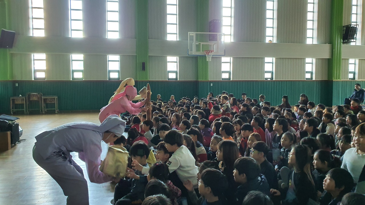 구공탄눈사람 동두천송내초 공연 (2).jpg