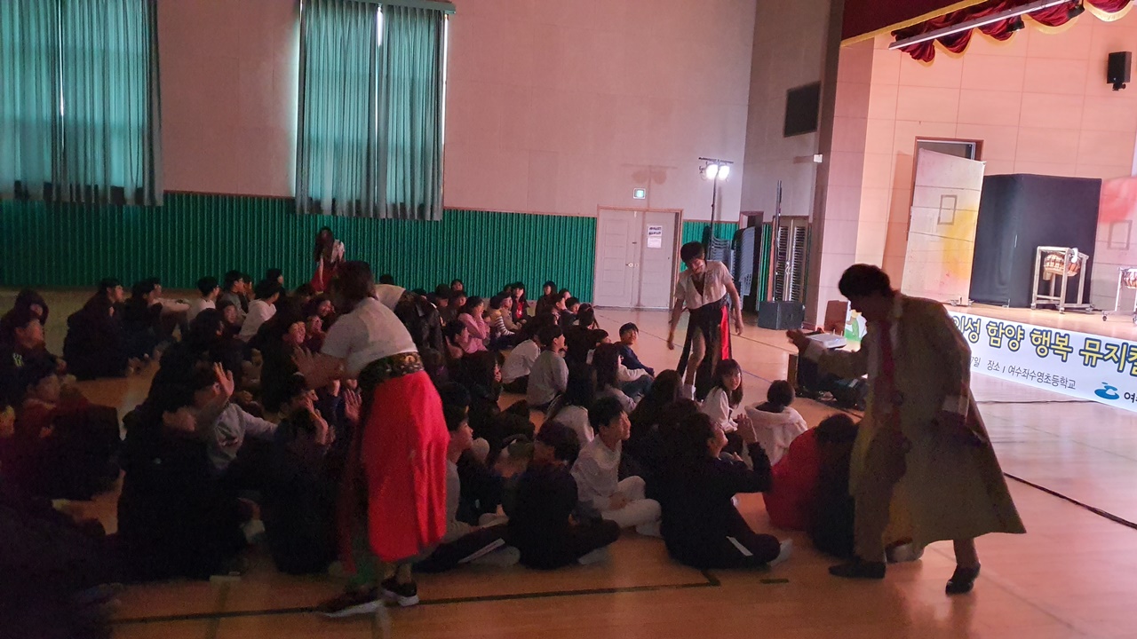 하트비트 여수좌수영초 공연 (1).jpg